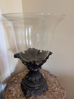 Traditional-style hurricane candle holder
