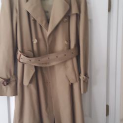 Ladies trench coat double-breasted with six large buttons