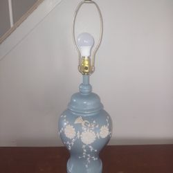 Vintage lamp..Pick Up In Selden. N Y..Price Is $10