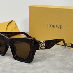 woman’s sunglasses 