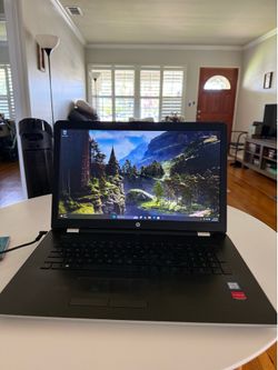 HP 17” Laptop – Intel i5-8250U, 12GB RAM, Windows 11