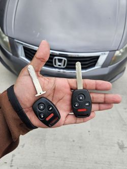 Car Keys N Remotes/ Llaves Con Control