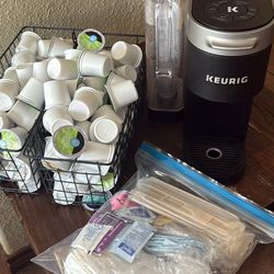 Keurig single-serve coffee maker + large K-cup lot
