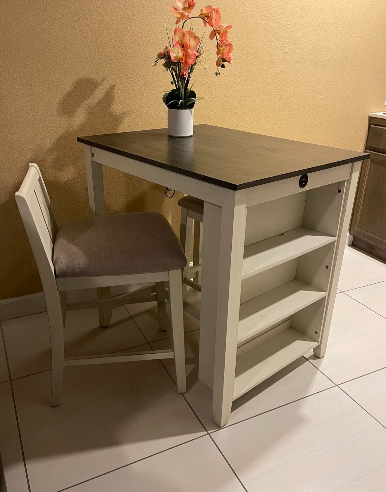 Beautiful Farmhouse Dining Table Set 