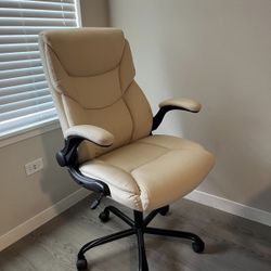 Comfortable Office Chair – Like New