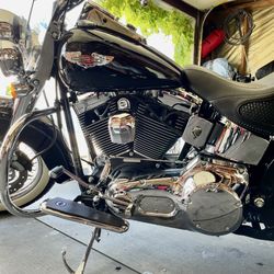2005 Harley-Davidson Heritage Softail classic cruiser  3k mil