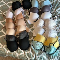 Victoria’s Secret Lot 32 D