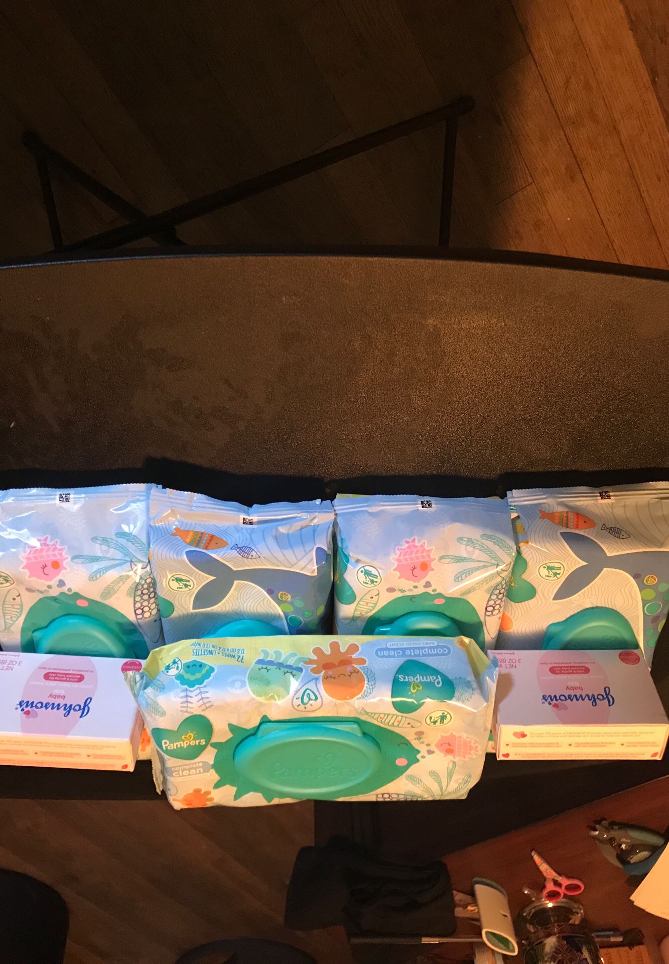 5 bags of wipes 72 count in bag and 2 baby Johnson bar soap 3 onz -must pick near hobby area - 5 bolsas de pampers wipes 72 wipes en Bolsa - 2 jabones