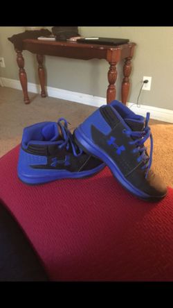 Boy youth under armour shoes