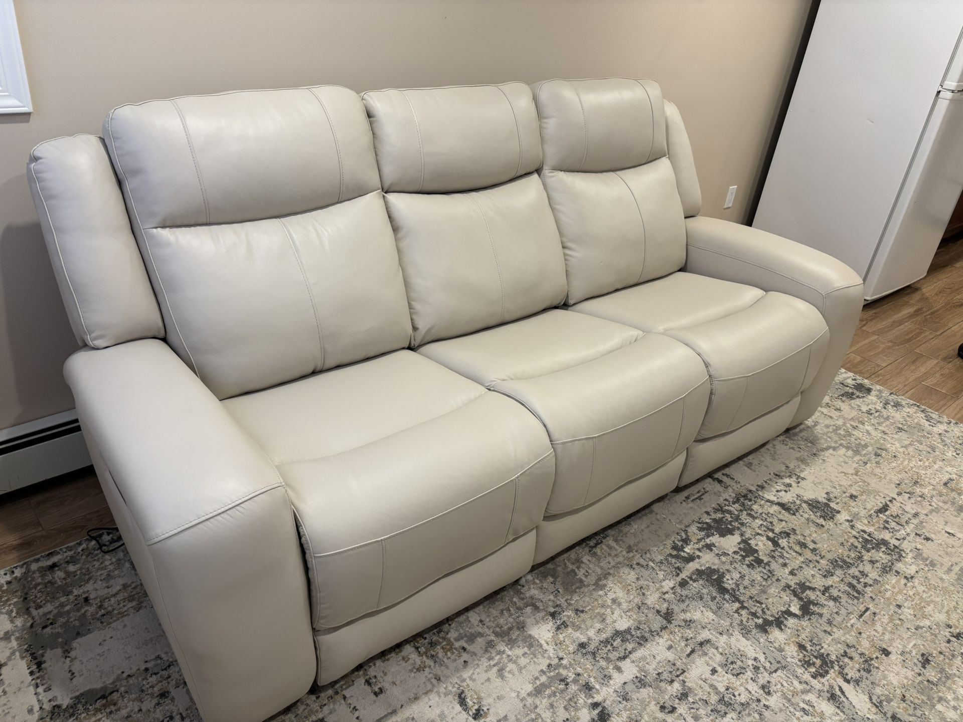 Bob’s Furniture Reclining Couch 