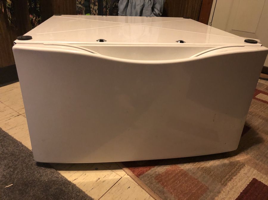 Washer or dryer stand