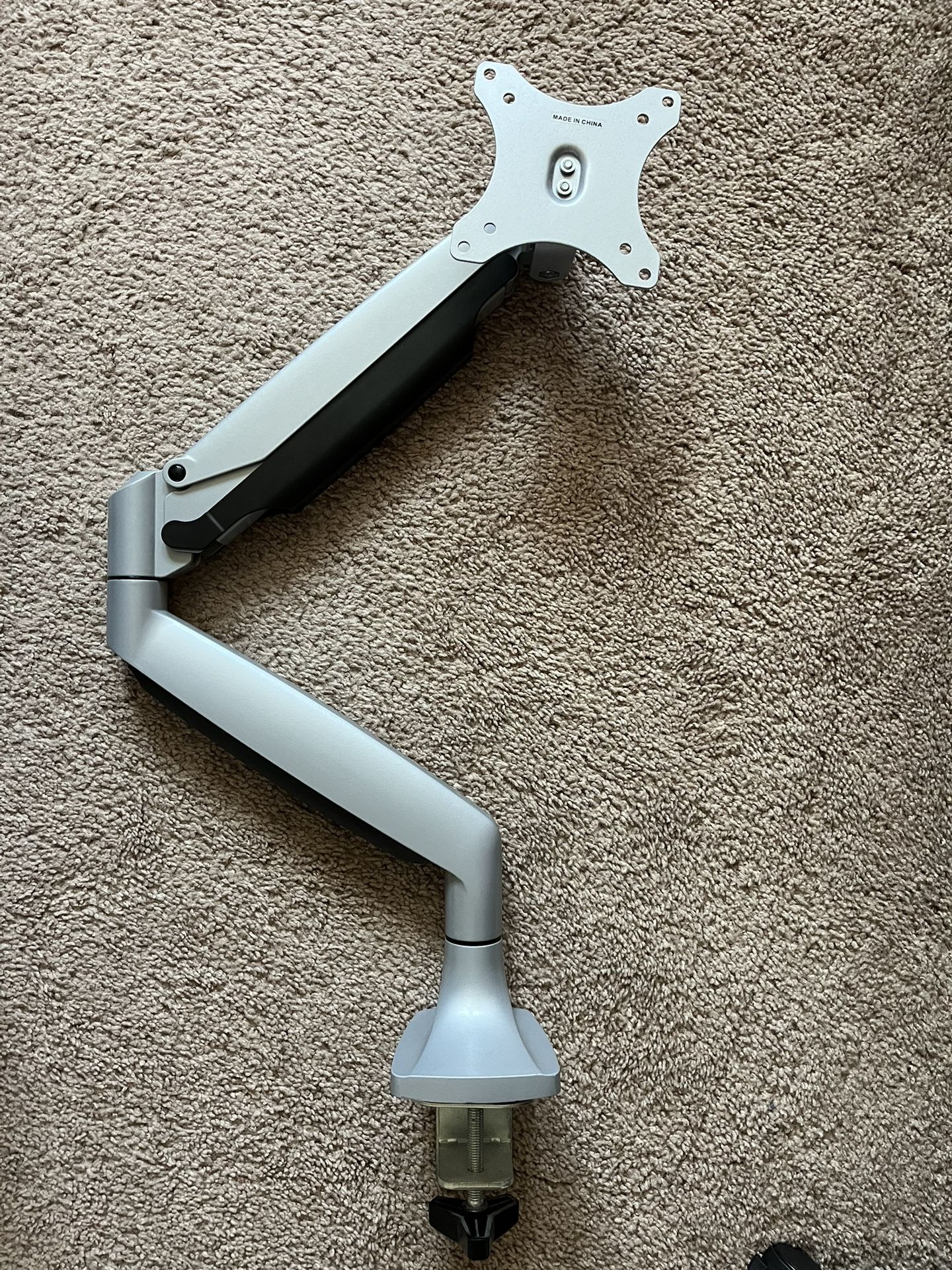 Single Monitor Arm VESA Desk Mount up to 32” / 19lbs