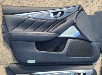 Q50 Black BOSE Performance Door Panels