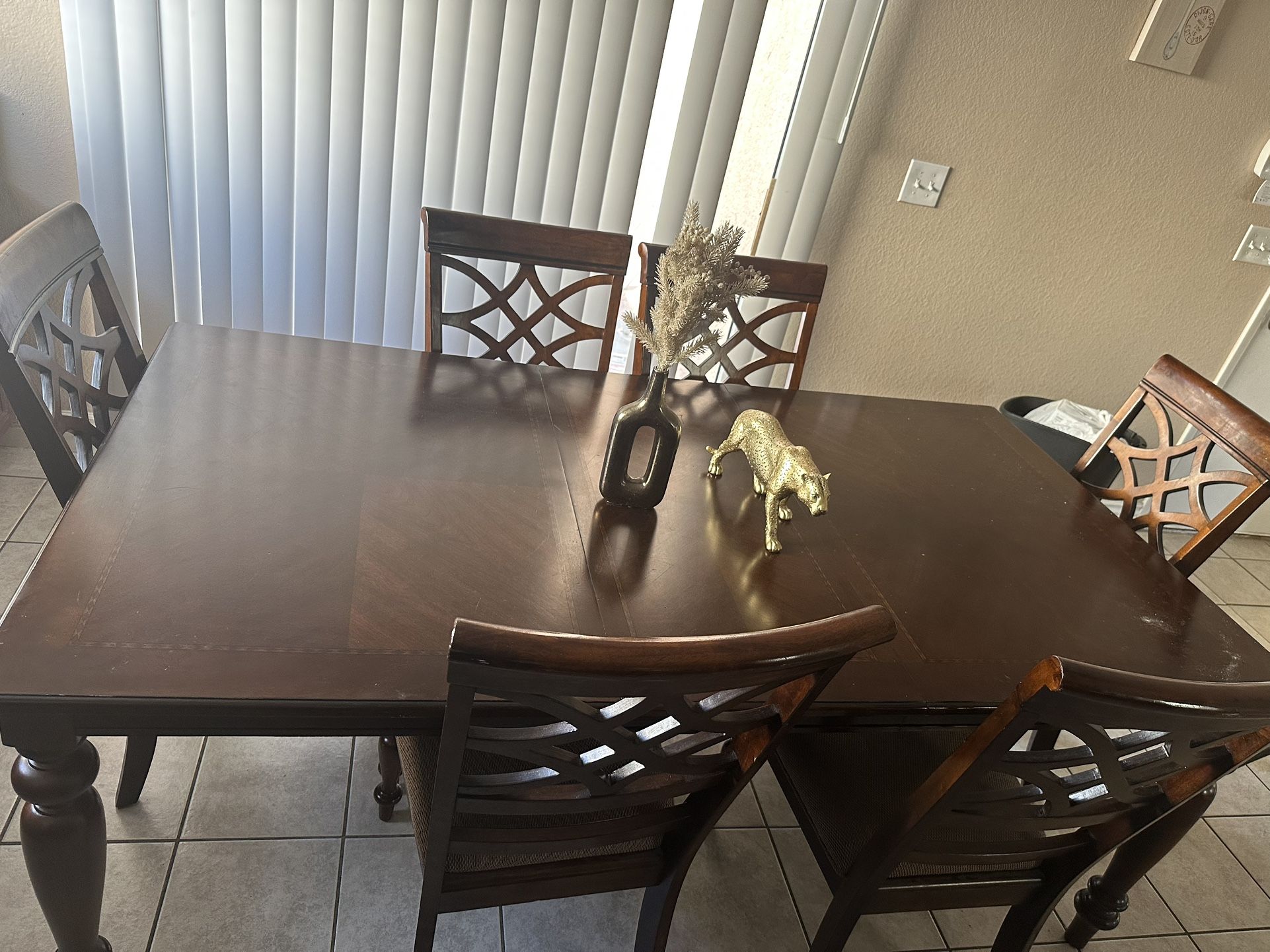 Dinning Table With Chairs