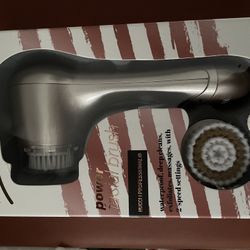 Facial cleansing brush