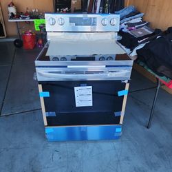 LG STOVE- Brand NEW