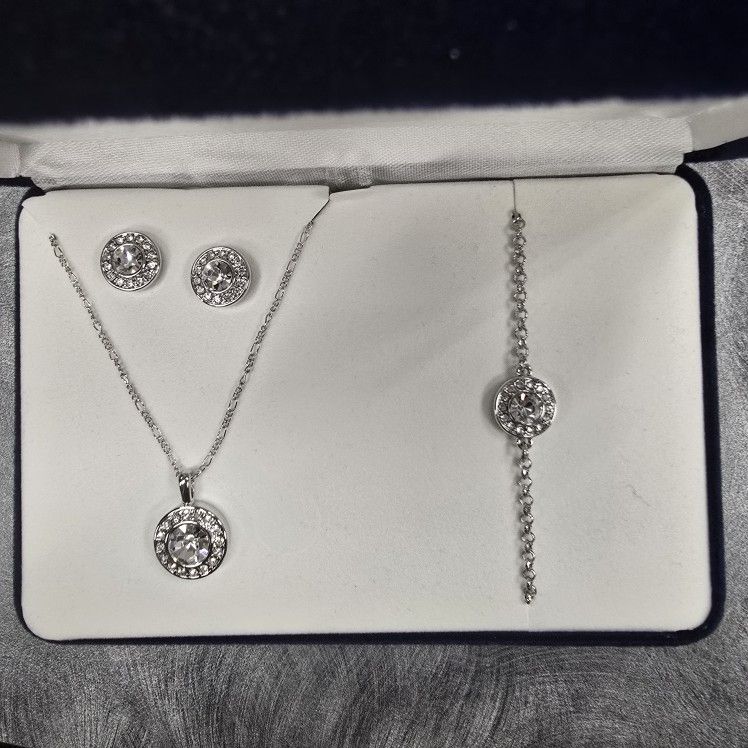 Gorgeous Silver Necklace, Earrings, and Bracelet Set