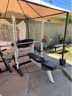 FITNESS GEAR BENCH AND WEIGHTS