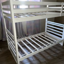 Bunk Bed/Twin beds