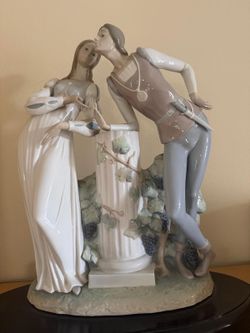 Authentic Lladró Romeo & Juliet porcelain figurine