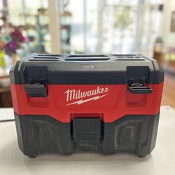 MILWAUKEE 0880-20 M18 2-GALLON WET/DRY VACCUM, W/ HOSE AND BATTERY, USED CONDITION