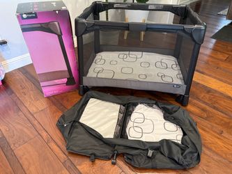 4moms Breeze Plus Playard / Playpen – Great Condition!
