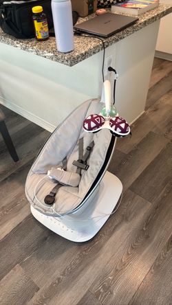 4moms MamaRoo Multi-Motion Baby Swing, Bluetooth Enabled with 5 Unique Motions