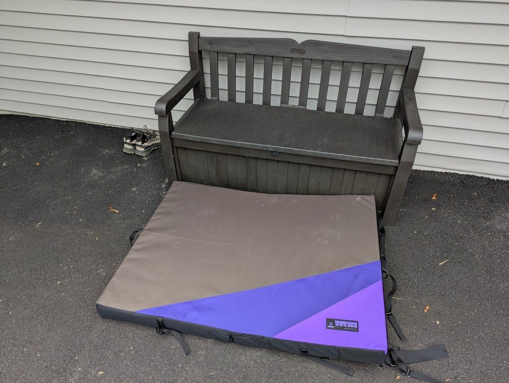 Crash Pad for Rock Climbing and Bouldering (Only Used Once)