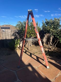 Louisville Fiberglass Step Ladder 8’