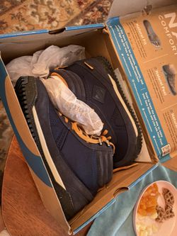 Brand New Hiking Boots Women’s 