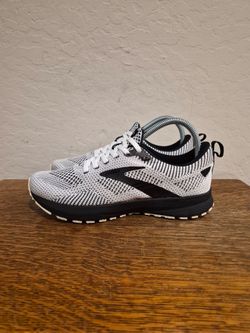 Brooks Revel 5 Athletic Running Shoes 
Women's Size US 7 Medium B