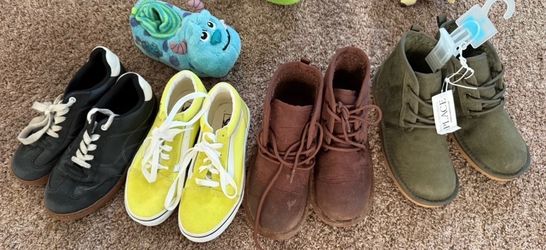 Boys shoes size 3y free with purchase only