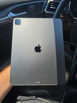 iPad Pro 11" (2nd Gen) 512GB Cellular + Apple Pencil 2 & Case