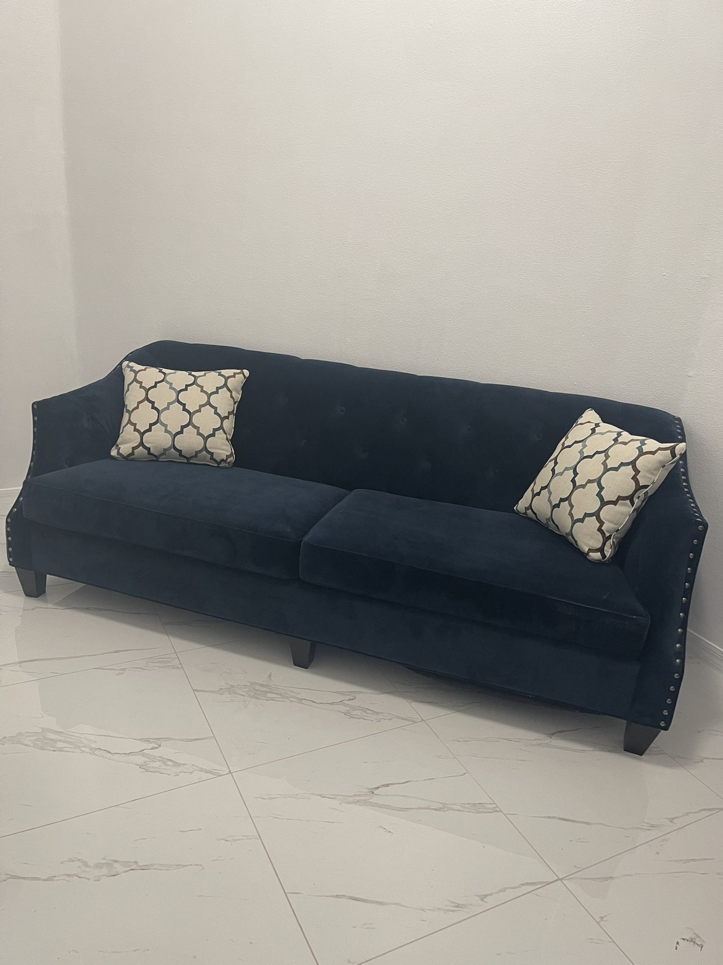 Sofia Vergara Sofa