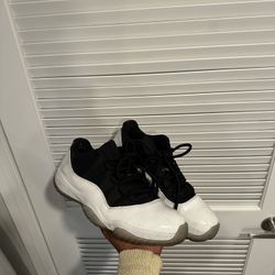 Jordan 11 Low ‘Tuxedo’ Size 12 Men’s Shoes Used 