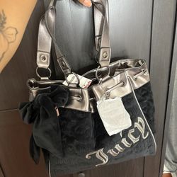 Juicy Couture Black And Silver Daydreamer Purse 