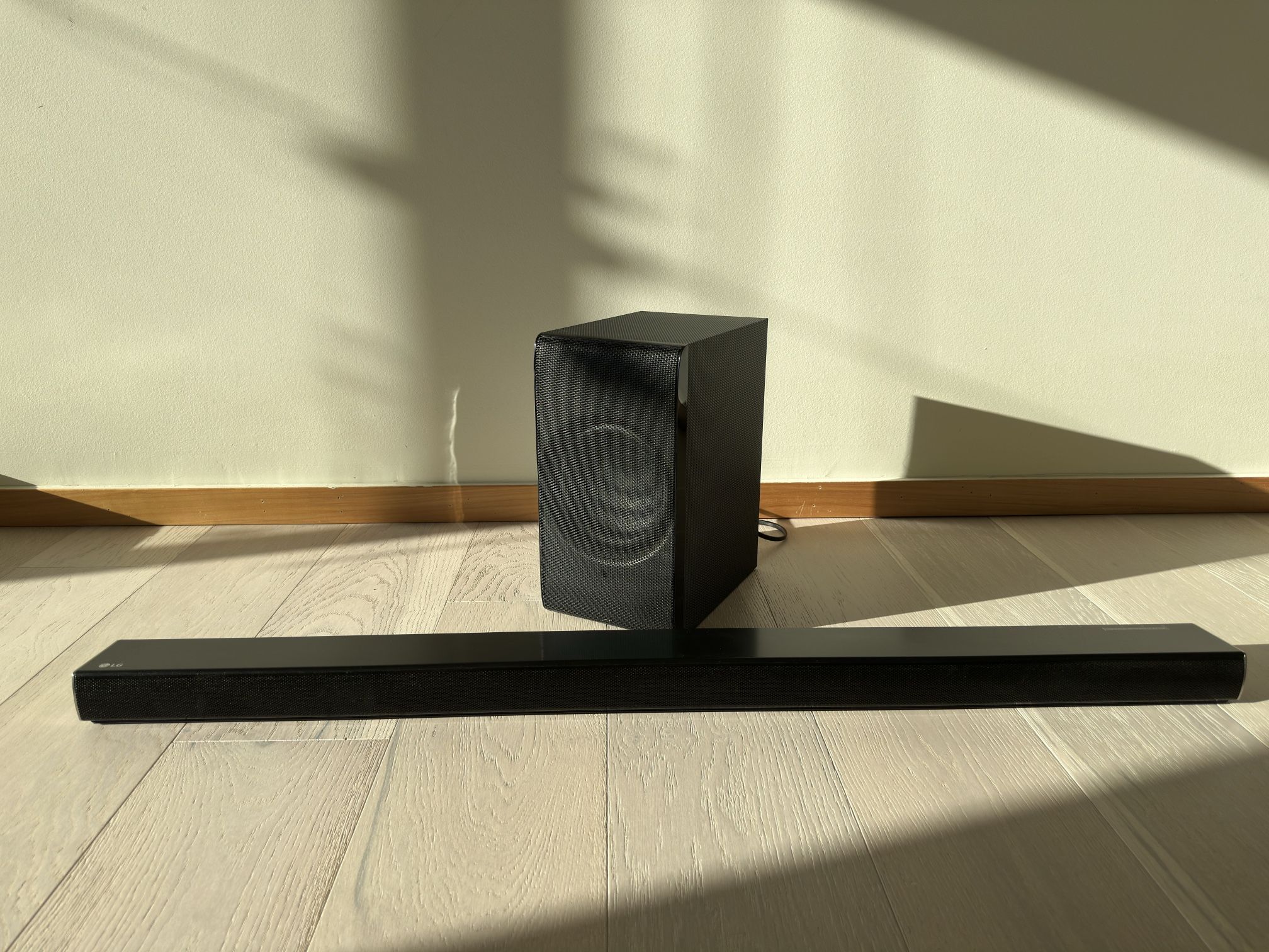 LG Multiroom Soundbar and Subwoofer with Remote