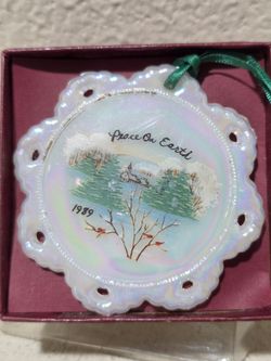 Vintage 1989 Fenton Handpainted Iridescent Peace on Earth Ornament Original Box