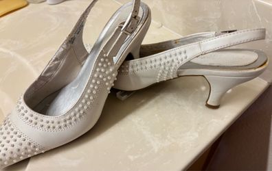 Low heel pump shoe