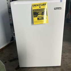 Mini refrigerator