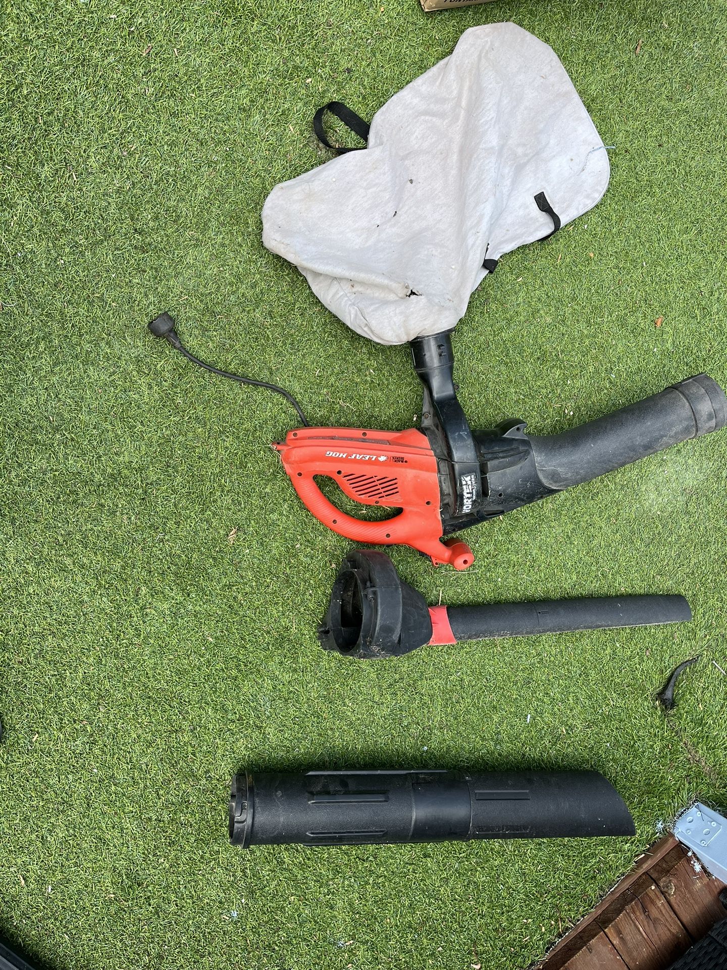 Black And Decker Electric Leaf Blower 