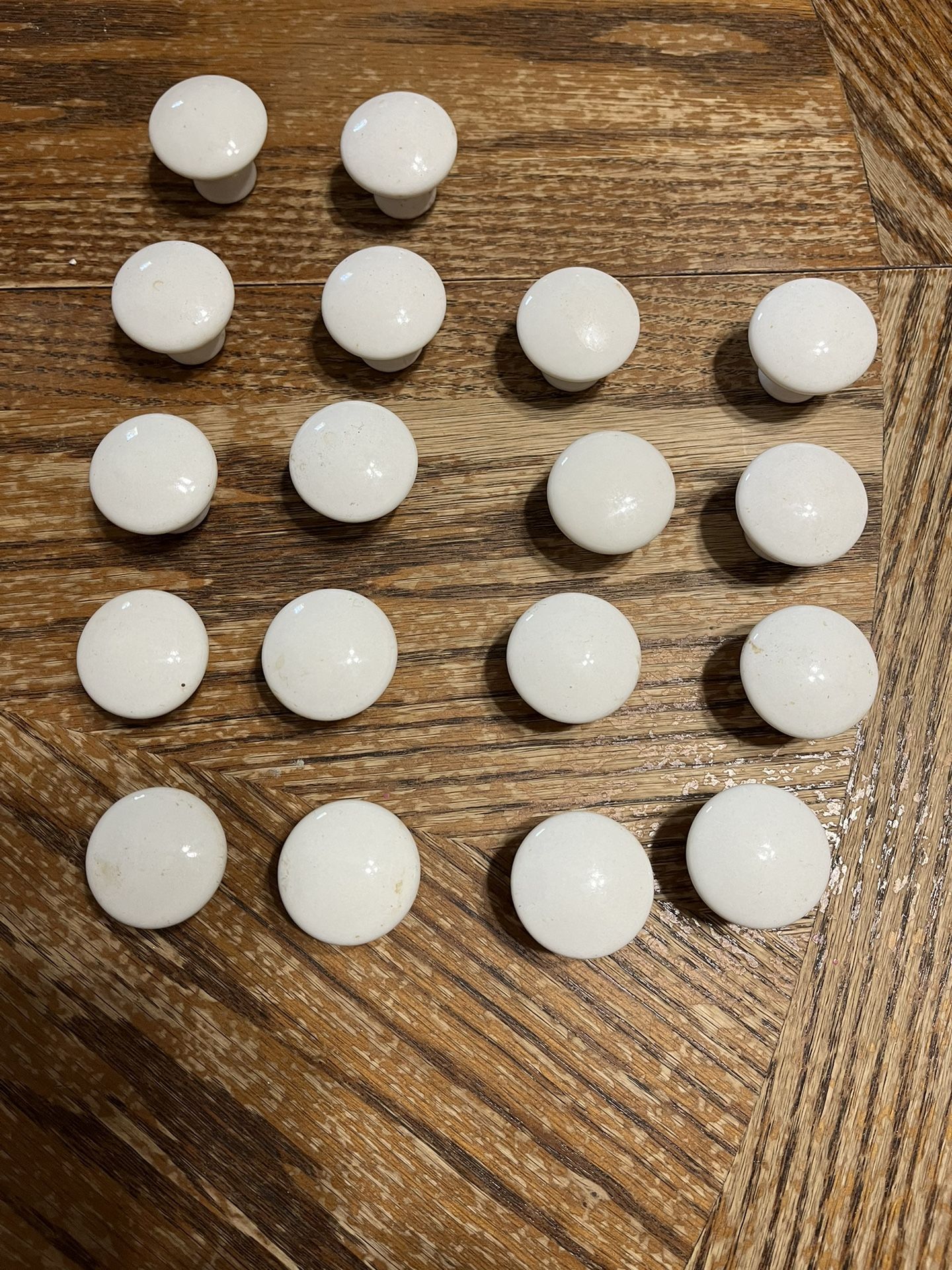 18 White Kitchen Cabinet Knobs