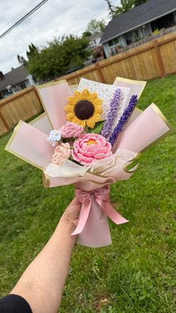 Crochet flower bouquets