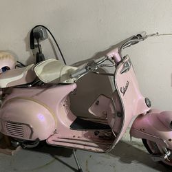  Vintage Vespa 
