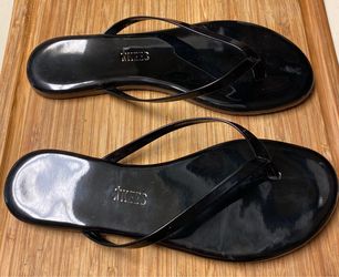 TKEES. Gloss flip flops