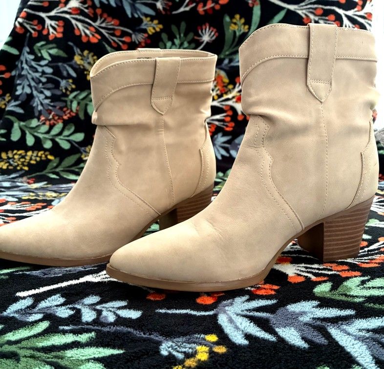 Size 8 Tan Women's Booties