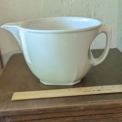 Vintage Hall Mixing Bowl With Spout