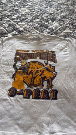 Vintage Lakers tee shirt.