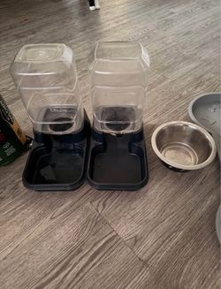 Gravity feeders and mat