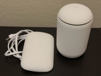 Ubiquiti UniFi Dream Machine Router and BeaconHD AP